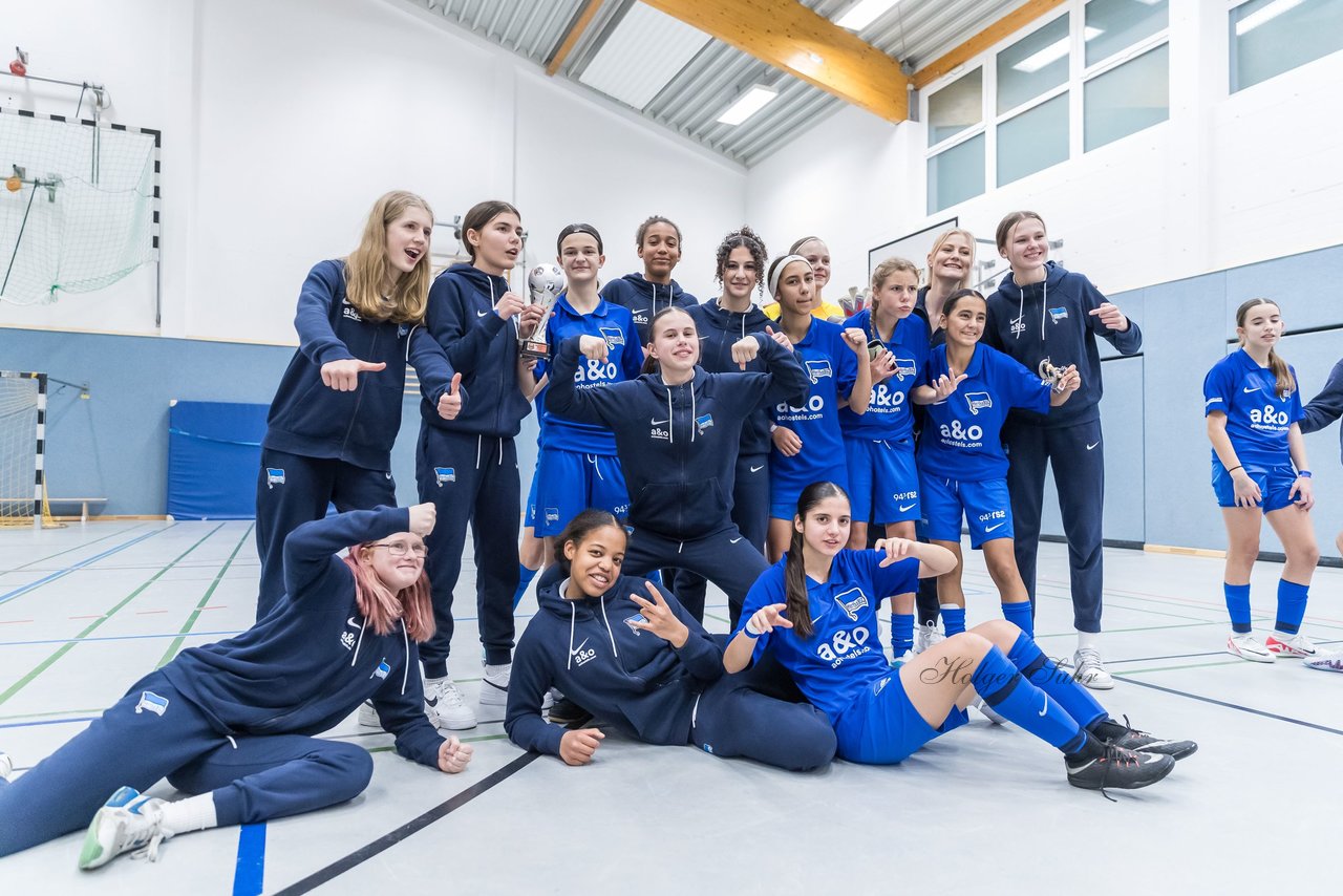 Bild 107 - C-Juniorinnen Loewinnen Cup